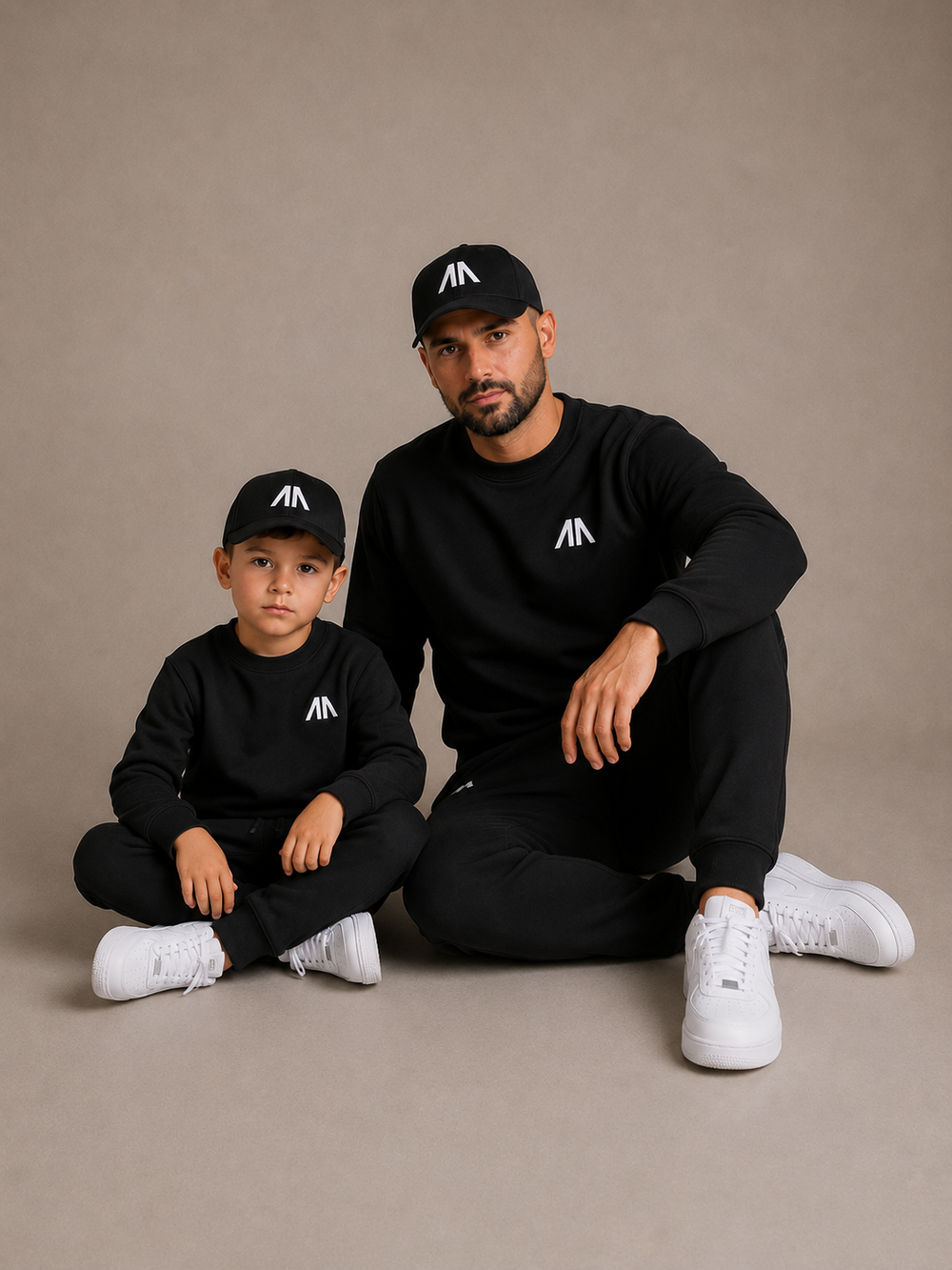 Vader + Zoon Tracksuit – Zwart