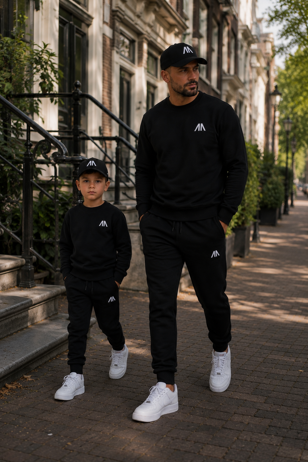 Vader + Zoon Tracksuit – Zwart
