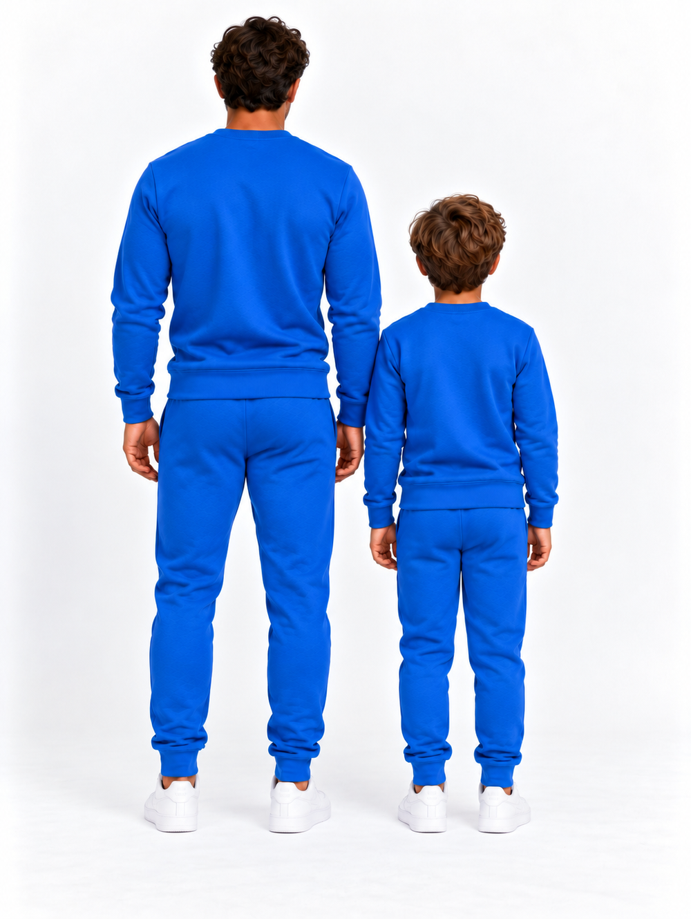 Vader en zoon in blauw Affinia trainingspak, achterkant