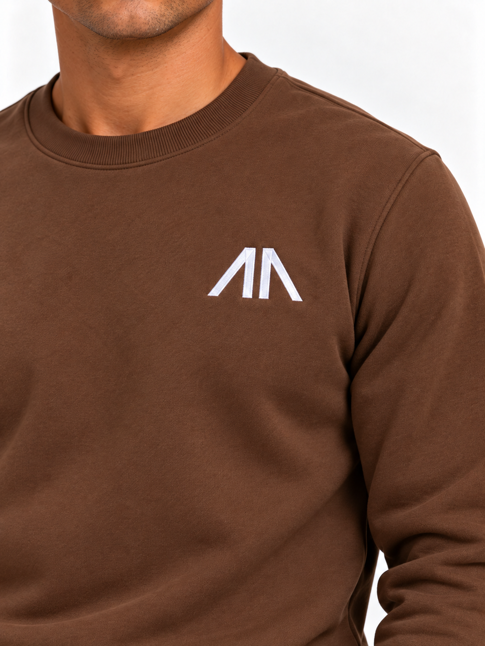 Close-up geborduurd Affinia logo op de borst