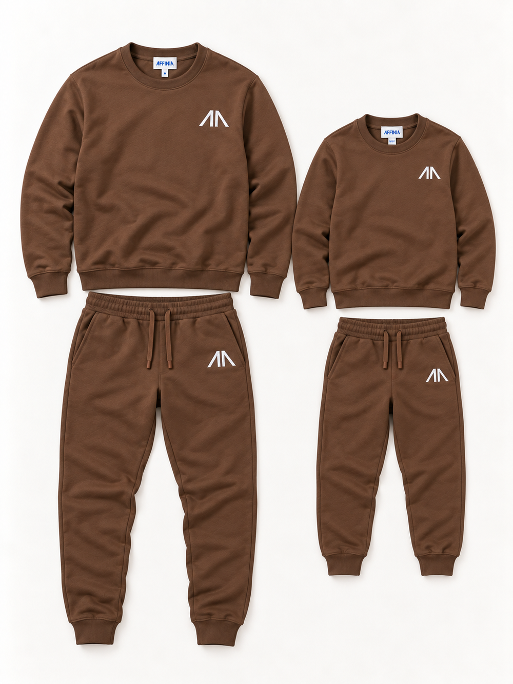 Flat lay heren- en kindertrainingspak bruin