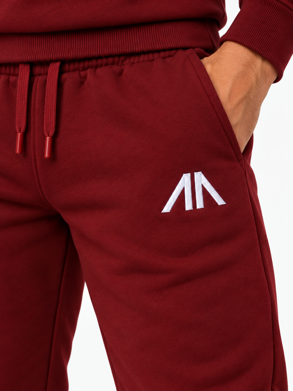 Close-up geborduurd Affinia logo op de broek