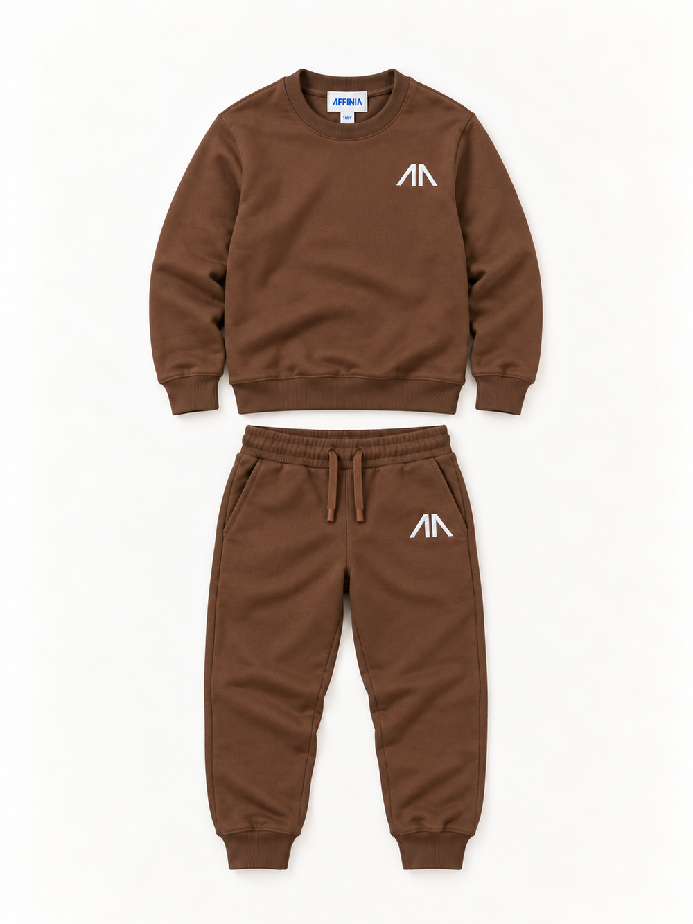 Flat lay kinder trainingspak bruin
