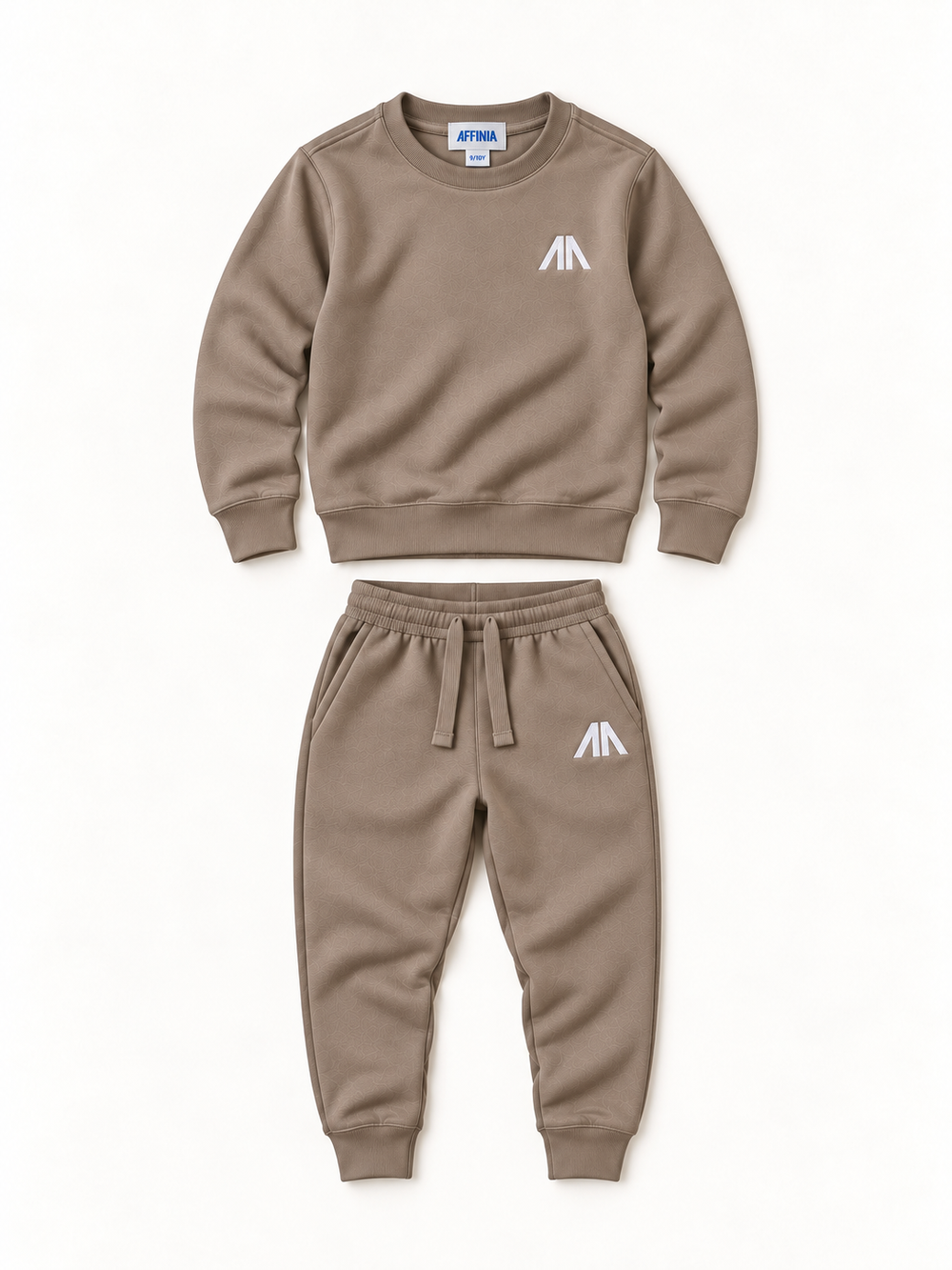 Flat lay kinder trainingspak taupe